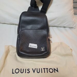 Leather Avenue Slingbag